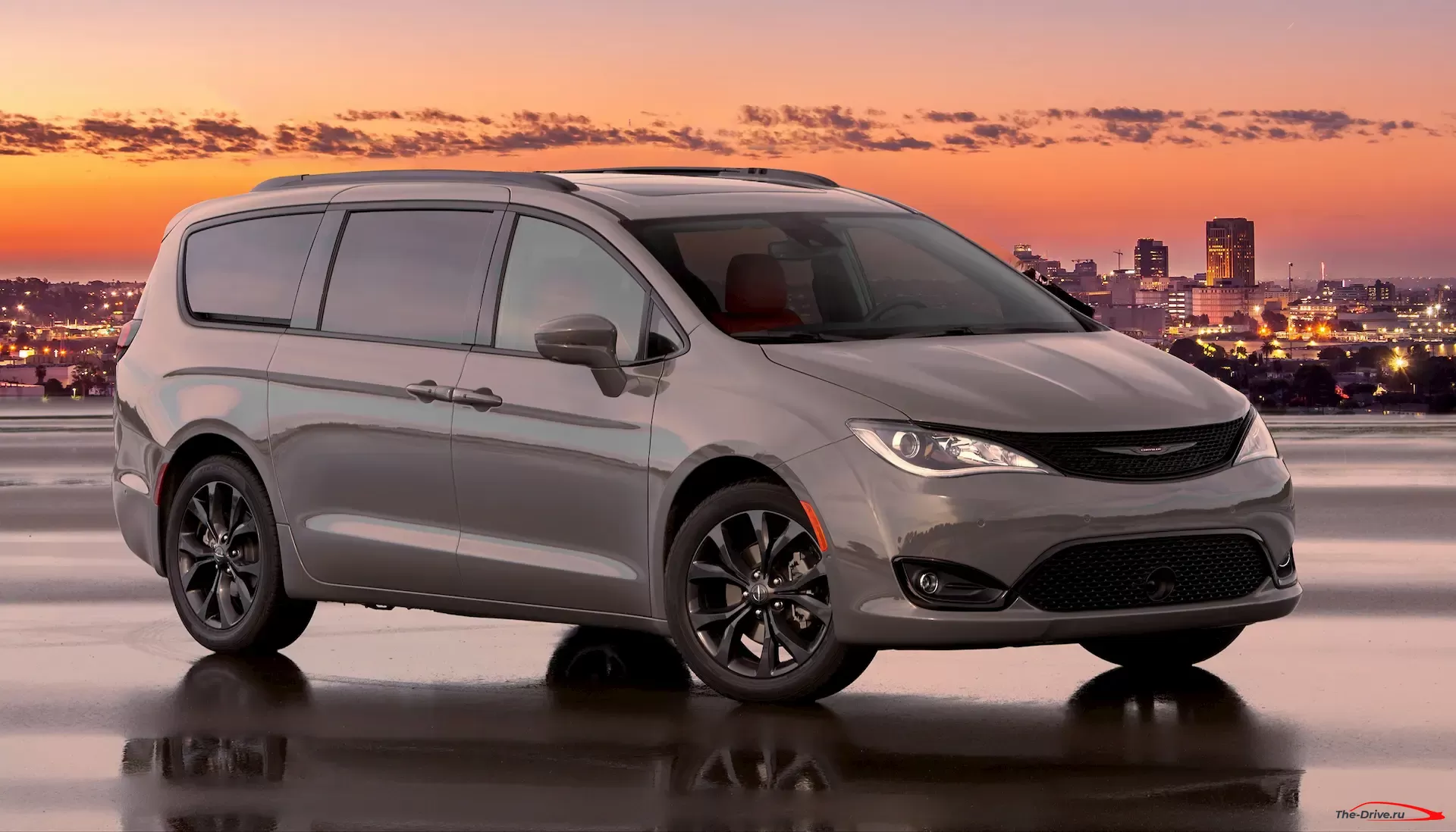 Chrysler Pacifica получит обновленный дизайн и систему eAWD к 2021 году.