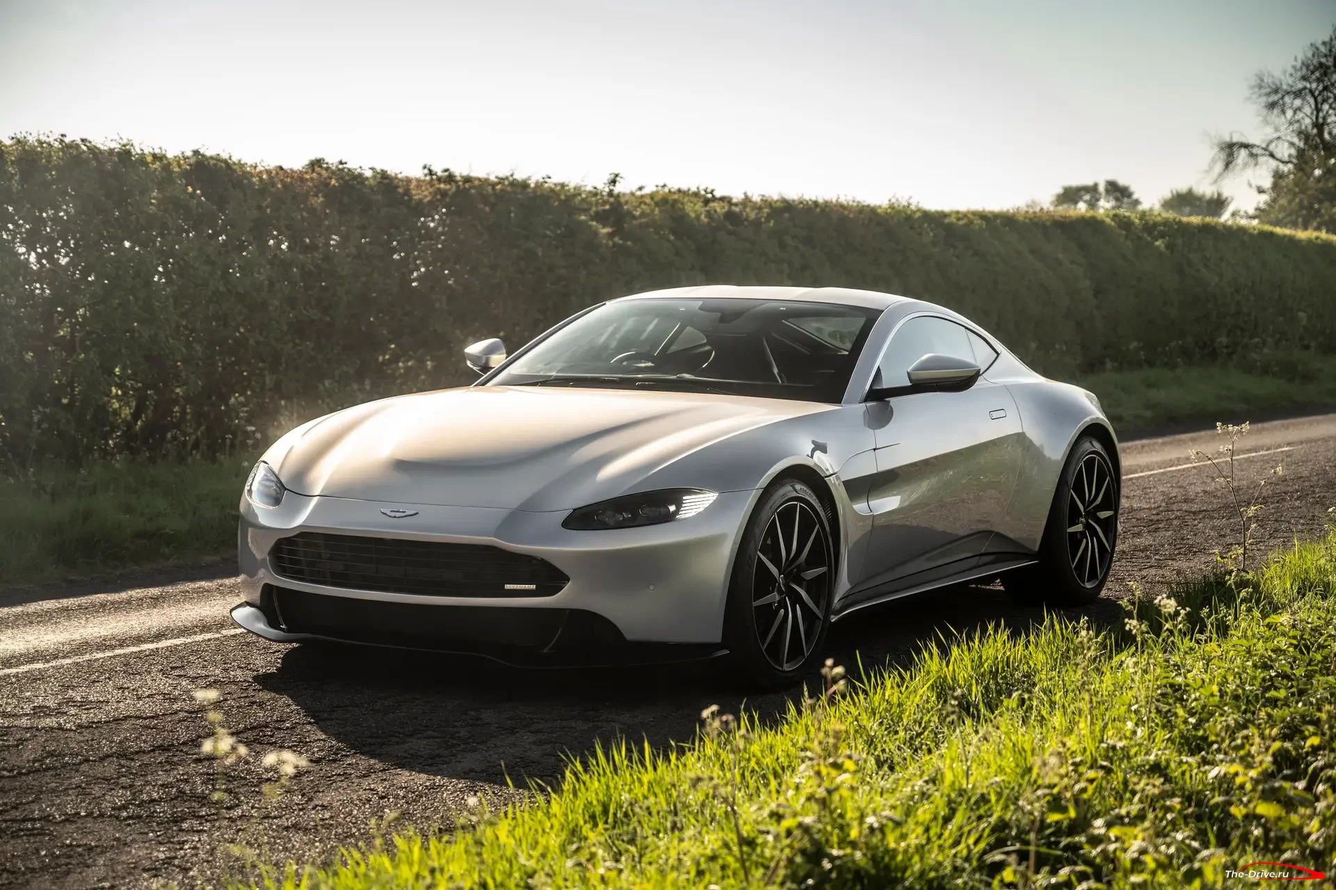 Aston Martin Vantage получает новый нос от Revenant Automotive