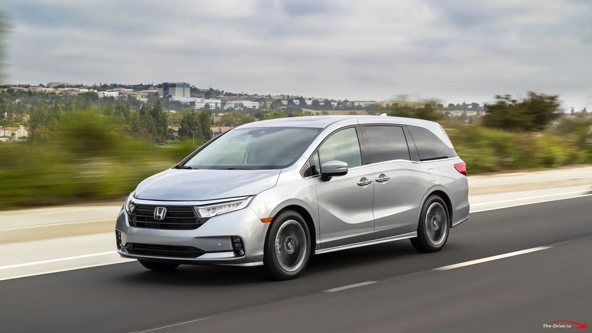 Honda Odyssey 2021 года обновилась на более гладкий стиль и новые функции
