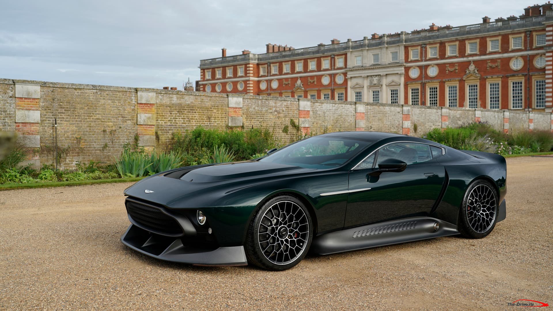 Aston Martin Victor - это уникальная сборка Q, вдохновленная оригинальным V8 Vantage.