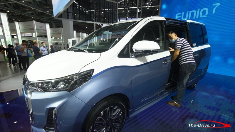 Крупнейший автопроизводитель Китая SAIC планирует к 2025 году 100 экологически чистых моделей