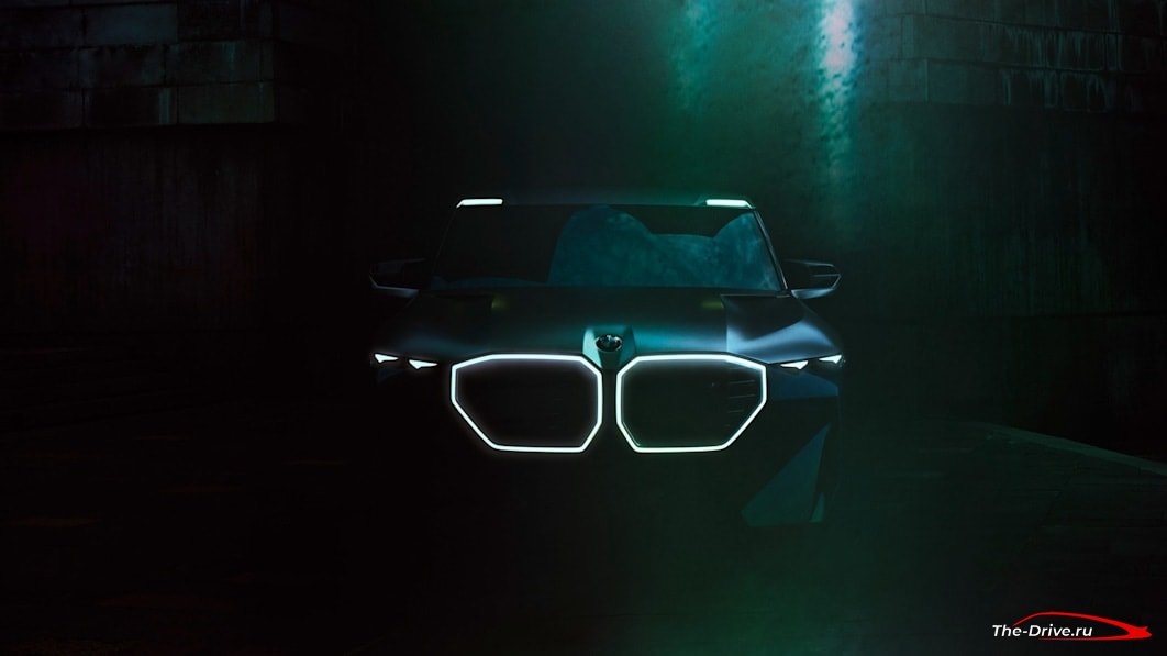 BMW Concept XM осветил новую гигантскую решетку радиатора для внедорожника M