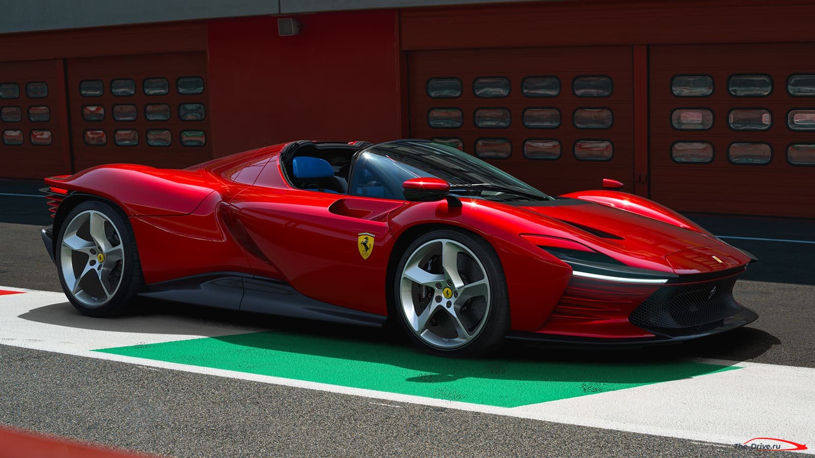 Ferrari Daytona SP3 имеет 828-сильный V12, расположенный посередине.