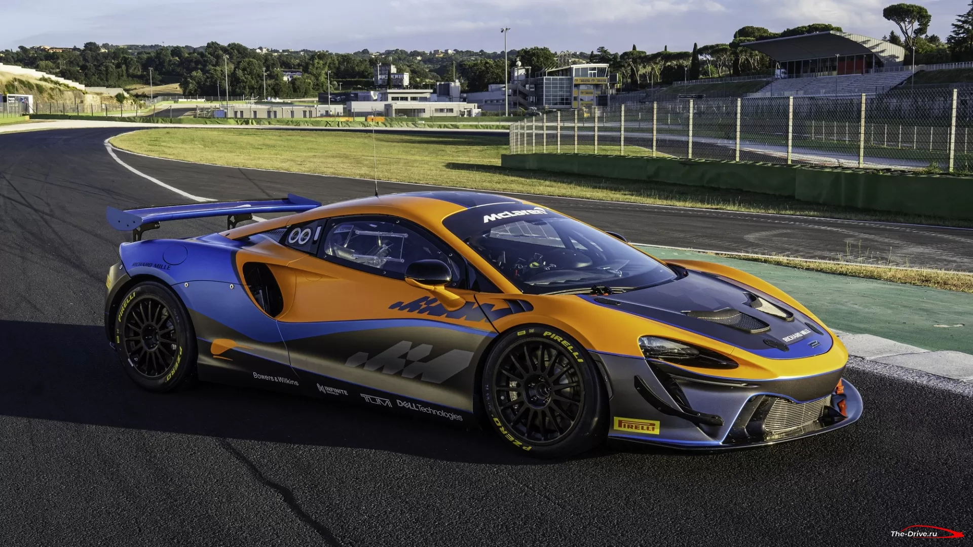 McLaren Artura GT4 готовится к гонкам, отказываясь от гибридной системы