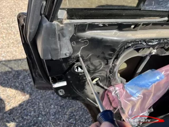 Как заменить наружную ручку двери на Toyota 4Runner 4-го поколения (2003-2009 гг.)